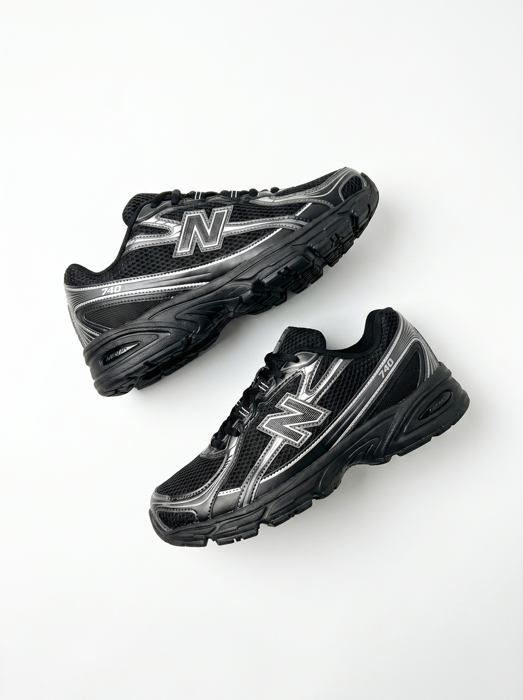 New Balance 740 - Black Silver